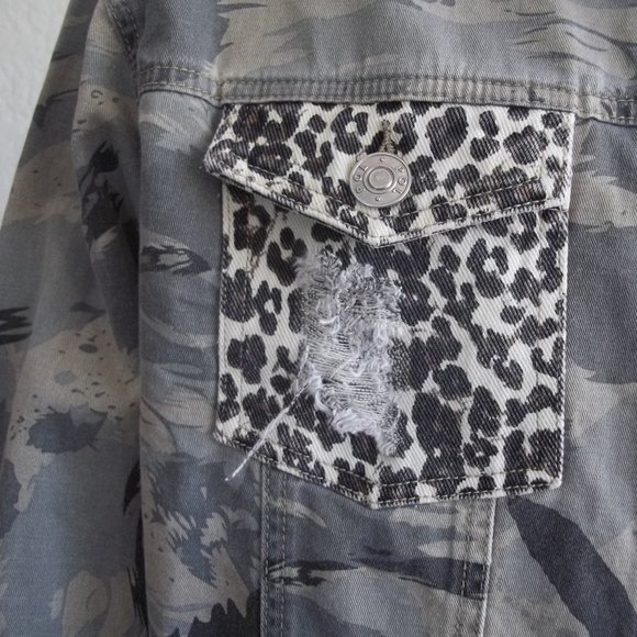 POL Distressed Camo Cheetah Print Denim Jacket S - Picture 9 of 16
